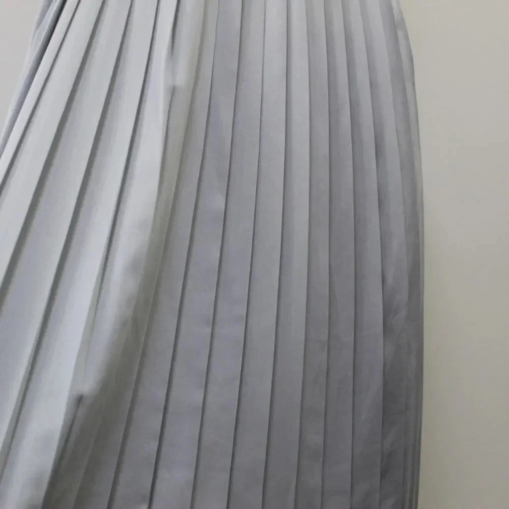 Lea & Viola Saks fifth Ave gray pleated skirt - Picture 4 of 8